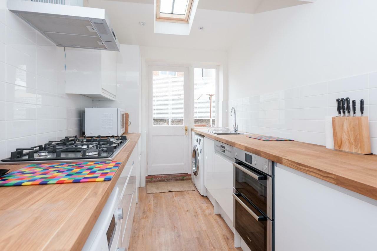Sea Breeze Cottage With Parking By Myholidaylet Brighton Bagian luar foto
